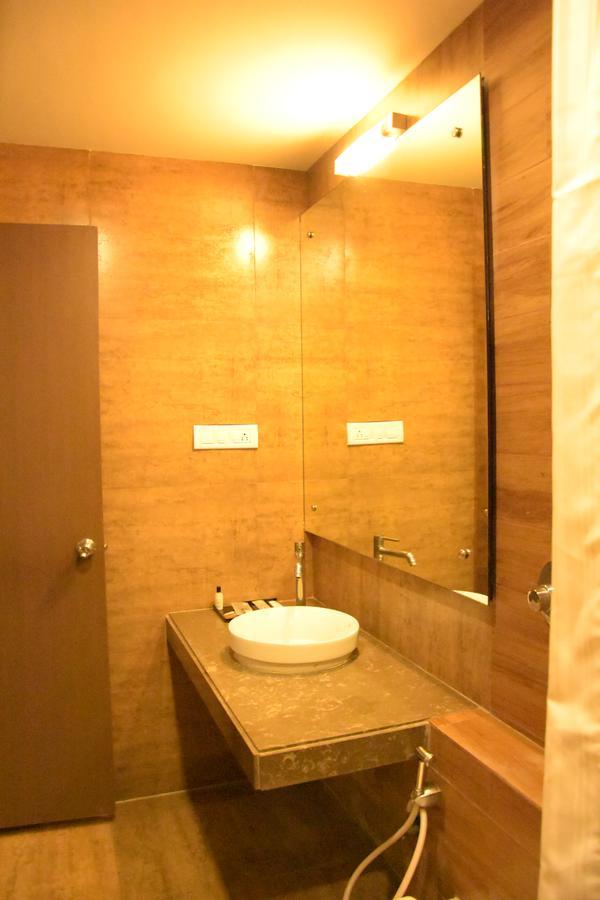 Poppys Tower Hotel Coimbatore Exterior foto